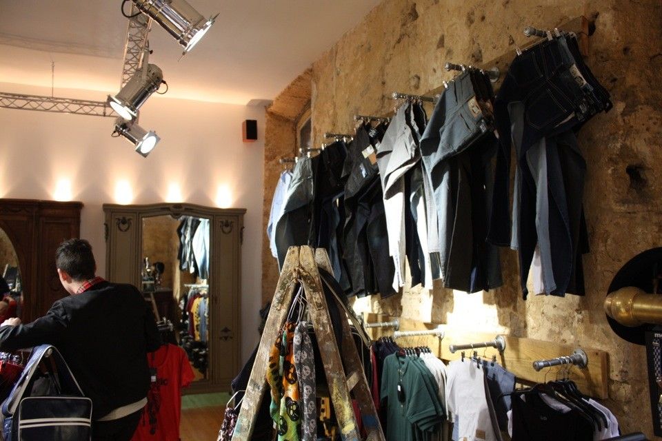 Eclairage boutique Les mauvais Garcons à Bordeaux par MEGALUX 33